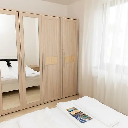 Art Apartment *