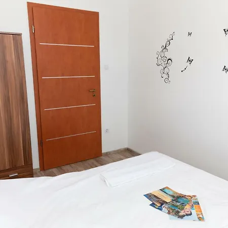 Art Apartment *