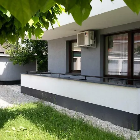 Art Apartment *